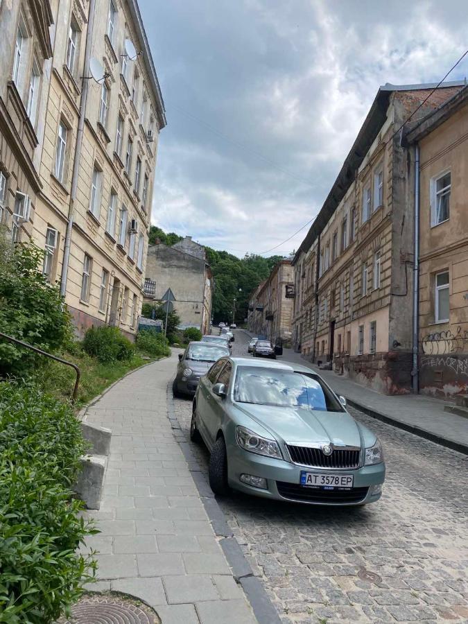 Izuminka V Centre Goroda Lviv Exteriör bild