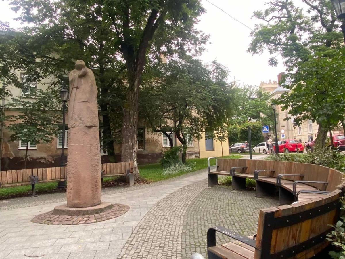 Izuminka V Centre Goroda Lviv Exteriör bild
