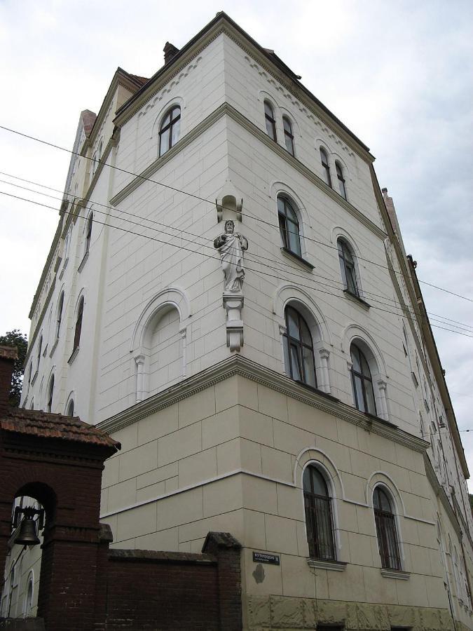 Izuminka V Centre Goroda Lviv Exteriör bild